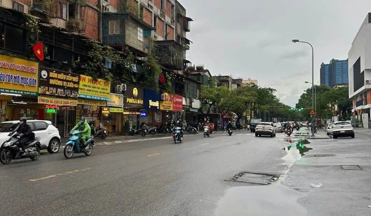 Bán nhà mặt phố tại phường Tôn Thất Tùng, diện tích 32m², phù hợp kinh doanh... Bán nhà mặt phố tại Kim Liên, Hà Nội 01