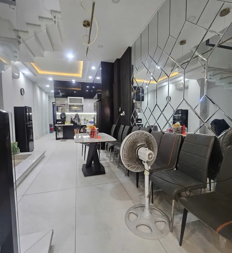 Siêu phẩm nhà phố Âu Cơ - Mới đẹp, nội thất cao cấp, ở ngay... Bán nhà riêng tại Bảy Hiền, Hồ Chí Minh 01
