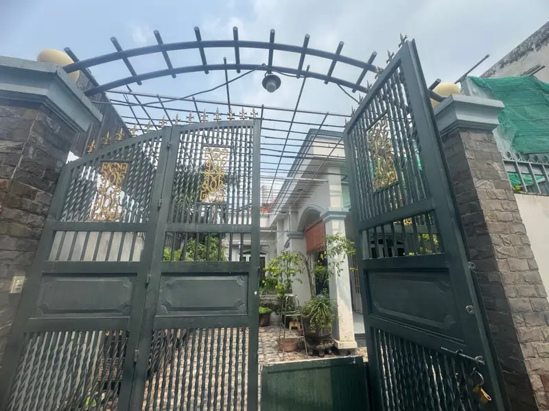Căn biệt thự cũ đường trương thị hoa. 10*25 shr vuông vức. Giáp gò vấp 12,5tỷ tl... Bán nhà riêng tại Tân Thới Hiệp, Hồ Chí Minh 01