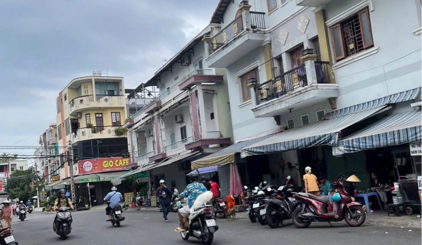 Nhà mặt tiền 54m2 hướng Tây tại KDC Tên Lửa, giá 5.75 tỷ... Bán nhà mặt phố tại An Lạc, Hồ Chí Minh 01