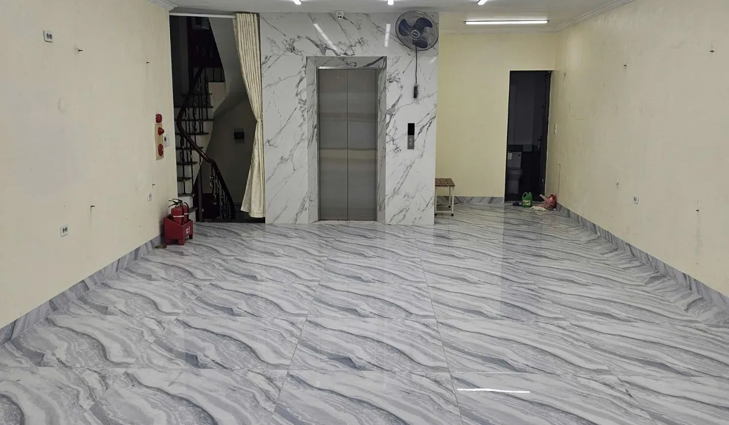Nhà mặt phố khu vực Hai Bà Trưng, 8 tầng mặt tiền rộng tại trung tâm thành phố đông đúc... Bán nhà mặt phố tại Vĩnh Tuy, Hà Nội 01
