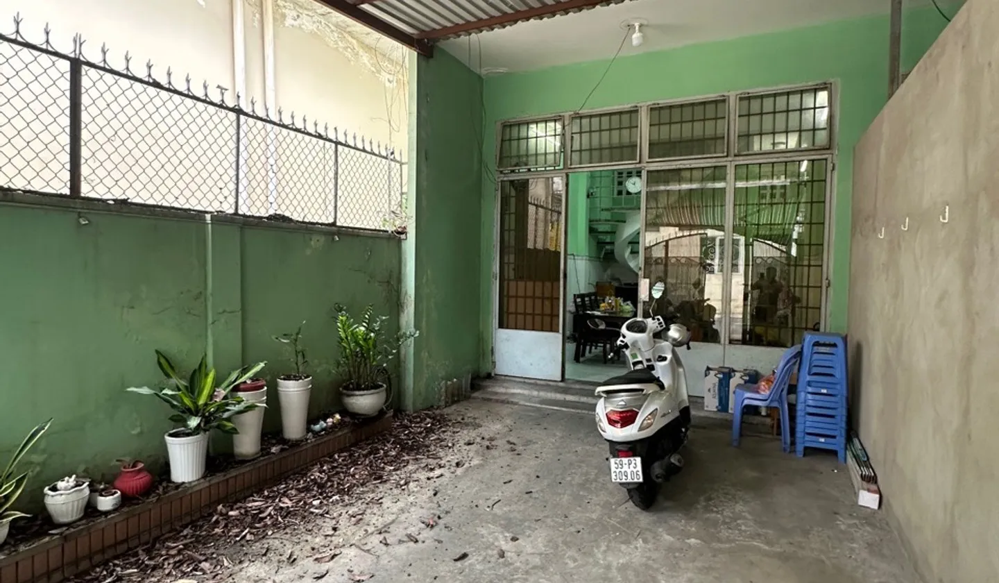 Nhà mặt phố 3 tầng hướng Đông, mặt tiền 4m, giá 11.99 tỷ tại Tân Bình... Bán nhà mặt phố tại Bảy Hiền, Hồ Chí Minh 01