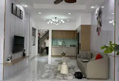 •	Hẻm xe hơi rộng rãi, thông tứ hướng
	•	Khu dân cư an ninh, yên tĩnh
	•	Gần mặt tiền, thuận tiện... Bán nhà riêng tại Phú Thọ Hòa, Hồ Chí Minh 11
