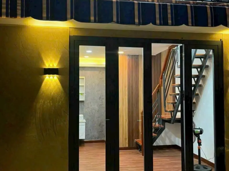 Nhà lô góc Tân Thuận giá sốc, gần trung tâm Quận 4... Bán nhà riêng tại Tân Thuận, Hồ Chí Minh 01