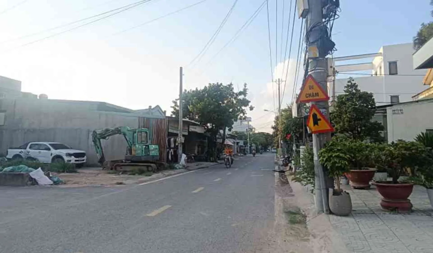Bán nhà mặt phố tại khu vực Cầu Ba Phụ, diện tích 83,1m2, 5 tầng, mặt tiền 4,2m... Bán nhà mặt phố tại Thới An, Hồ Chí Minh 01