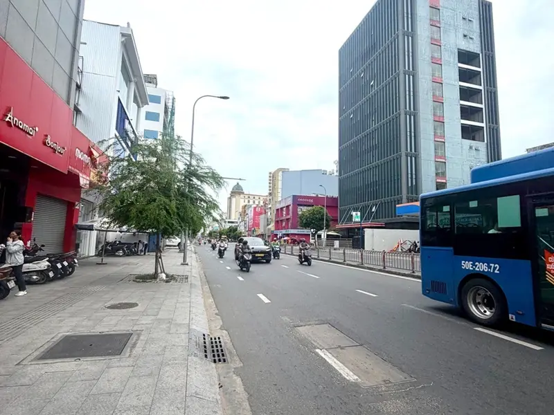 Nhà mặt phố Phan Đăng Lưu 3 tầng, ngang gần 5m, giá 53 tỷ... Bán nhà mặt phố tại Gia Định, Hồ Chí Minh 01