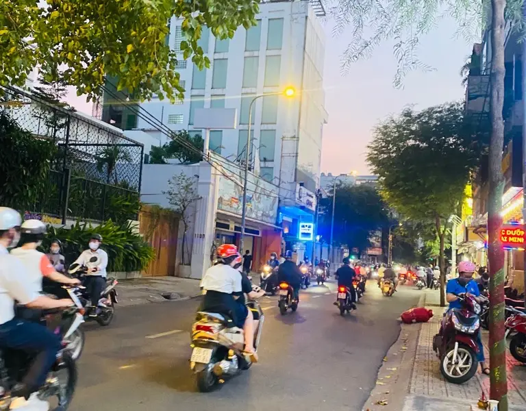 CHÍNH CHỦ TRANG BÌA - NGANG 5M BỀ THẾ - NHÀ CÁC MẶT TIỀN VÀI BƯỚC CHÂN - VỊ TRÍ SIÊU ĐỈNH... Bán nhà riêng tại Chợ Lớn, Hồ Chí Minh 01