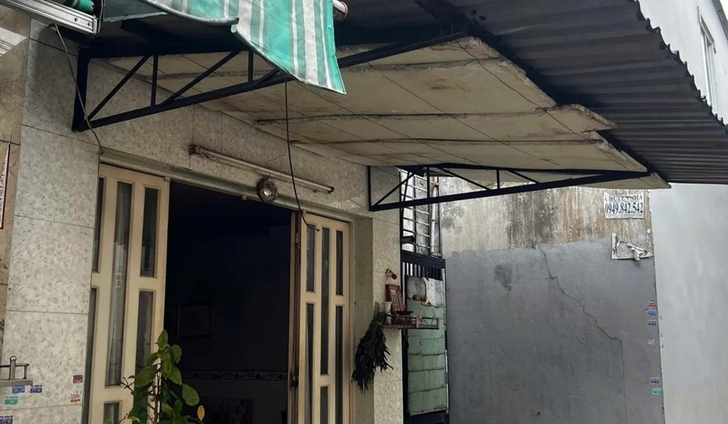 Nhà 2 tầng 26m² hẻm 4m sạch sẽ, gần mặt tiền tại Bình Tân... Bán nhà riêng tại Tân Tạo, Hồ Chí Minh 01