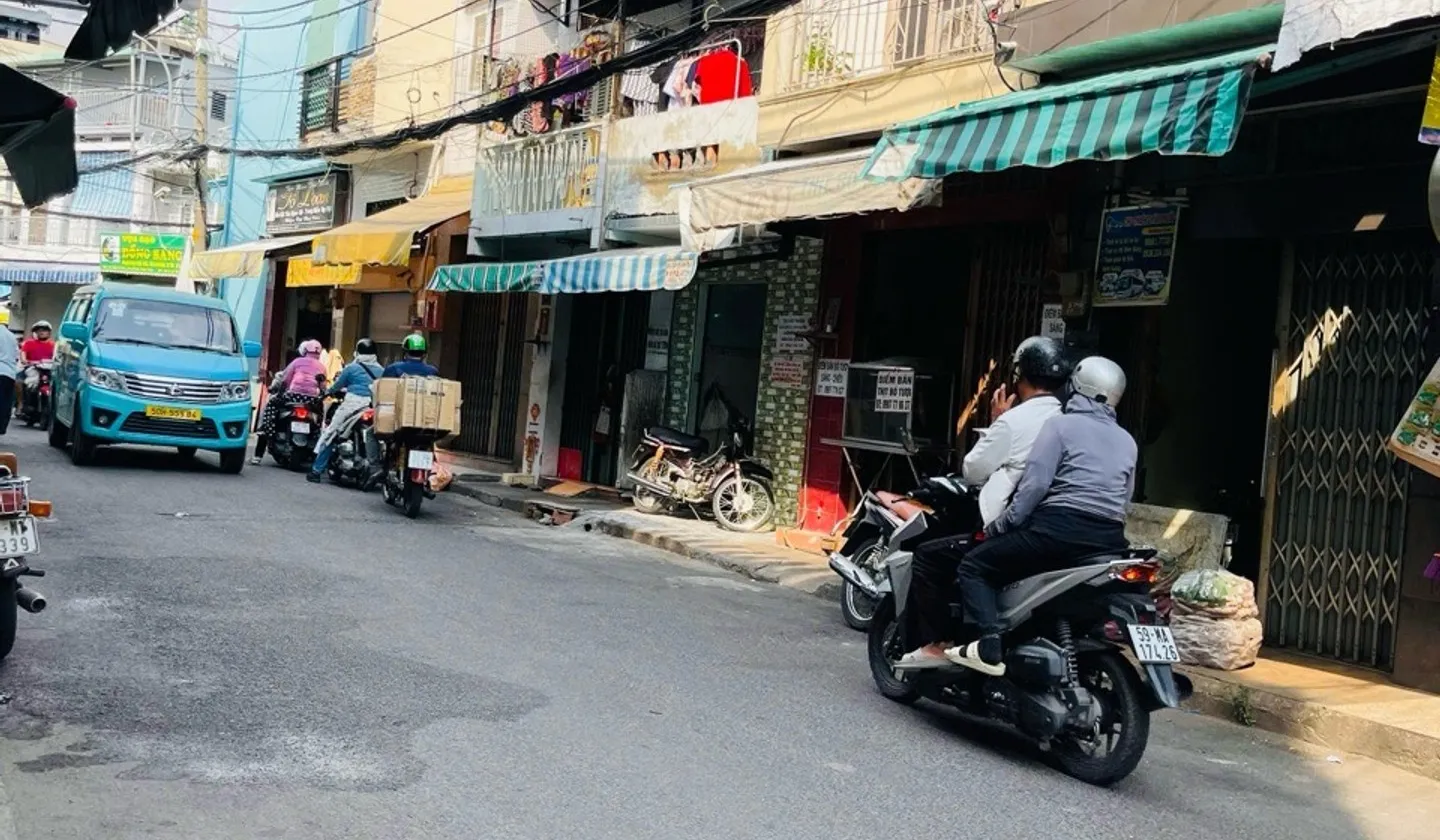 Nhà 2 tầng 24m2 gần Đội Cung, giá 3.97 tỷ, có 2 phòng ngủ... Bán nhà riêng tại Phú Thọ, Hồ Chí Minh 01
