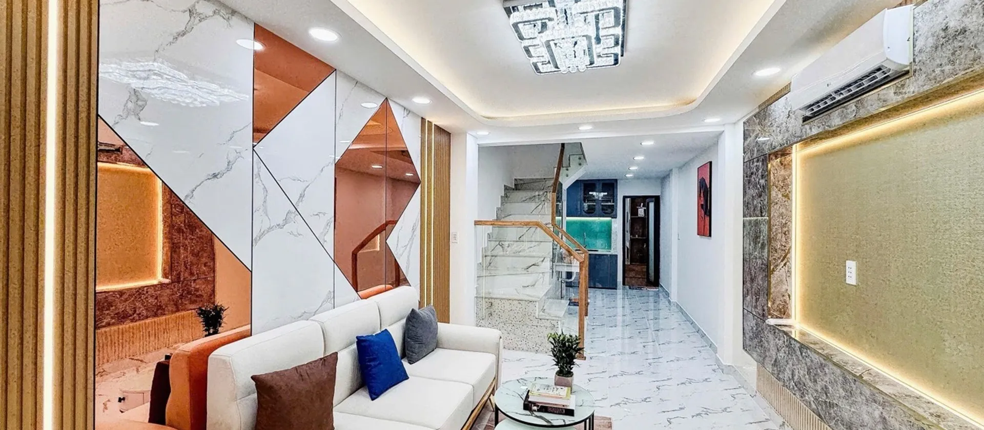 Gia đình đông người cần nhiều phòng, tại Phú Nhuận, xem ngay căn này. HXT, 4 tầng, 40m², giá 8.6 tỷ... Bán nhà riêng tại Cầu Kiệu, Hồ Chí Minh 01
