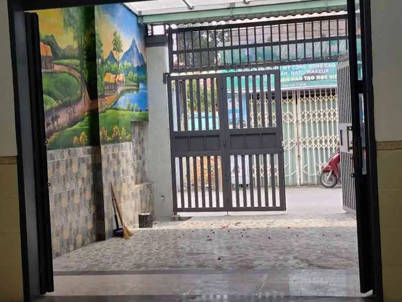 Nhà 2 tầng kiên cố diện tích 100m², xe 7 chỗ vào sân tại nhà 5.3 t.ỷ... Bán nhà riêng tại Dĩ An, Hồ Chí Minh 01