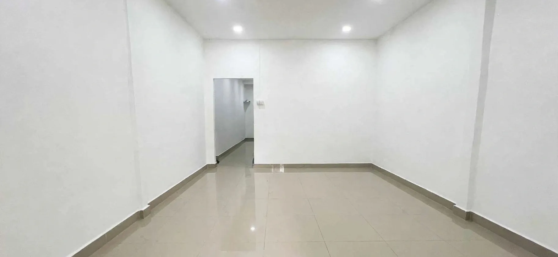 Ngay Chợ Xóm Chiếu - 172m2 - Nhỉnh 19 tỷ - Mua đất tặng nhà - Nở Hậu... Bán nhà riêng tại Xóm Chiếu, Hồ Chí Minh 01