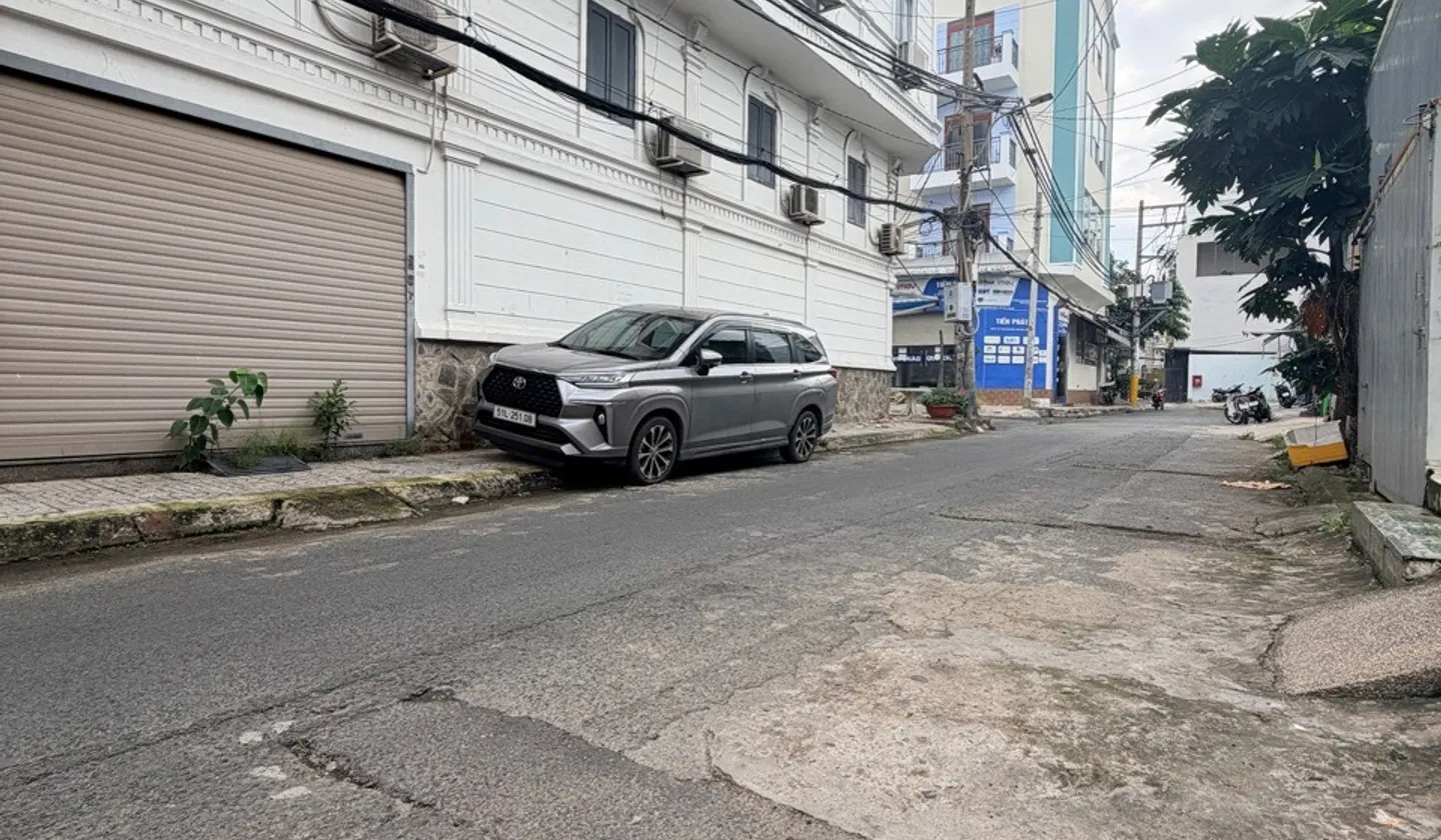 Bán nhà 2 tầng 4 phòng ngủ tại Phú Thạnh, TP HCM giá 11,8 tỷ... Bán nhà riêng tại Phú Thạnh, Hồ Chí Minh 01