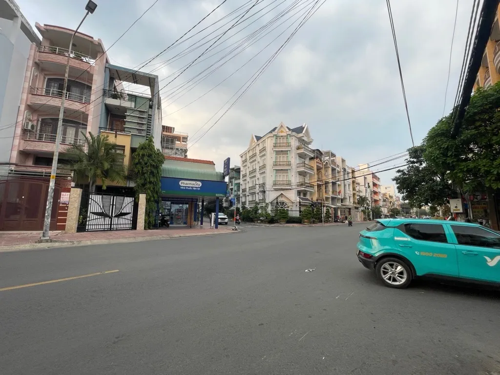Nhà mặt phố kinh doanh sầm uất gần ngã tư Chợ Lớn giá hấp dẫn... Bán nhà mặt phố tại Bình Phú, Hồ Chí Minh 01