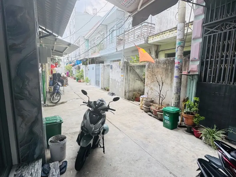 🌳 HÀNG THƠM HƯƠNG LỘ – NHÀ ĐẸP 2 TẦNG – HẺM XE HƠI 😍
🏡 DT 42m² (4,3 x 9,7m)
✨ Nhà 2 tầng đẹp, 2P... Bán nhà riêng tại Bình Trị Đông, Hồ Chí Minh 01