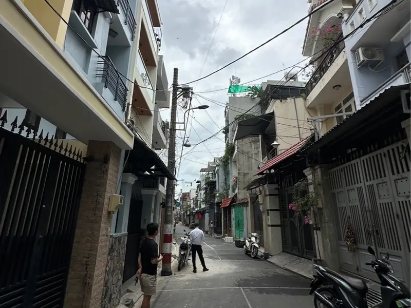 HẺM NHỰA Ô TÔ TRÁNH - GẦN LUỸ BÁN BÍCH- VĂN PHÒNG ĐĂNG KÝ ĐẤT ĐAI TÂN PHÚ - GẦN BÀU CÁT- NGANG 4 x... Bán nhà riêng tại Phú Thạnh, Hồ Chí Minh 01