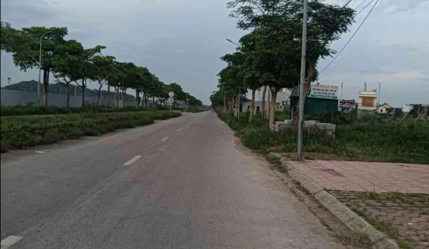 ĐẤT HƯƠNG ĐÌNH - 71M2 - MT 4.2M - Ô TÔ ĐỖ CỬA - MẶT ĐƯỜNG - VỈA HÈ - TRỤC CHÍNH KINH DOANH - 4.5$... Bán đất tại Sóc Sơn, Hà Nội 01