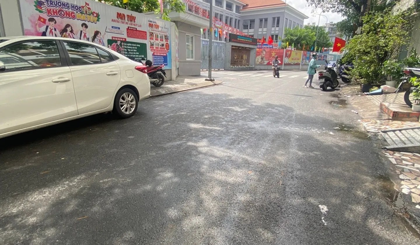 Tòa nhà văn phòng kết hợp căn hộ dịch vụ 5 tầng sang trọng tại khu vực Hoa Sữa, Quận Phú Nhuận... Bán văn phòng tại Cầu Kiệu, Hồ Chí Minh 01
