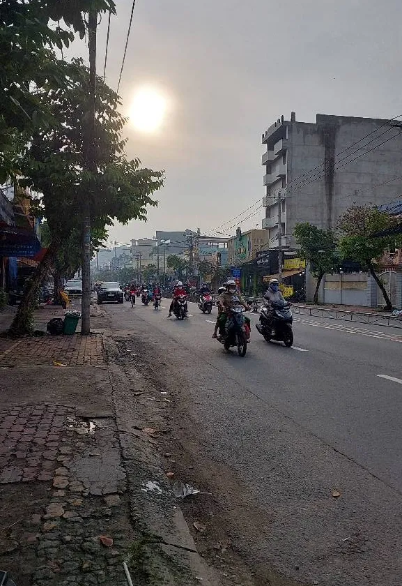 MẶT TIỀN PHAN VĂN HỚN NGANG GẦN 5M, 4 TẦNG KIÊN CỐ, THIẾT KẾ CẦU THANG CUỐI... Bán nhà mặt phố tại Đông Hưng Thuận, Hồ Chí Minh 01