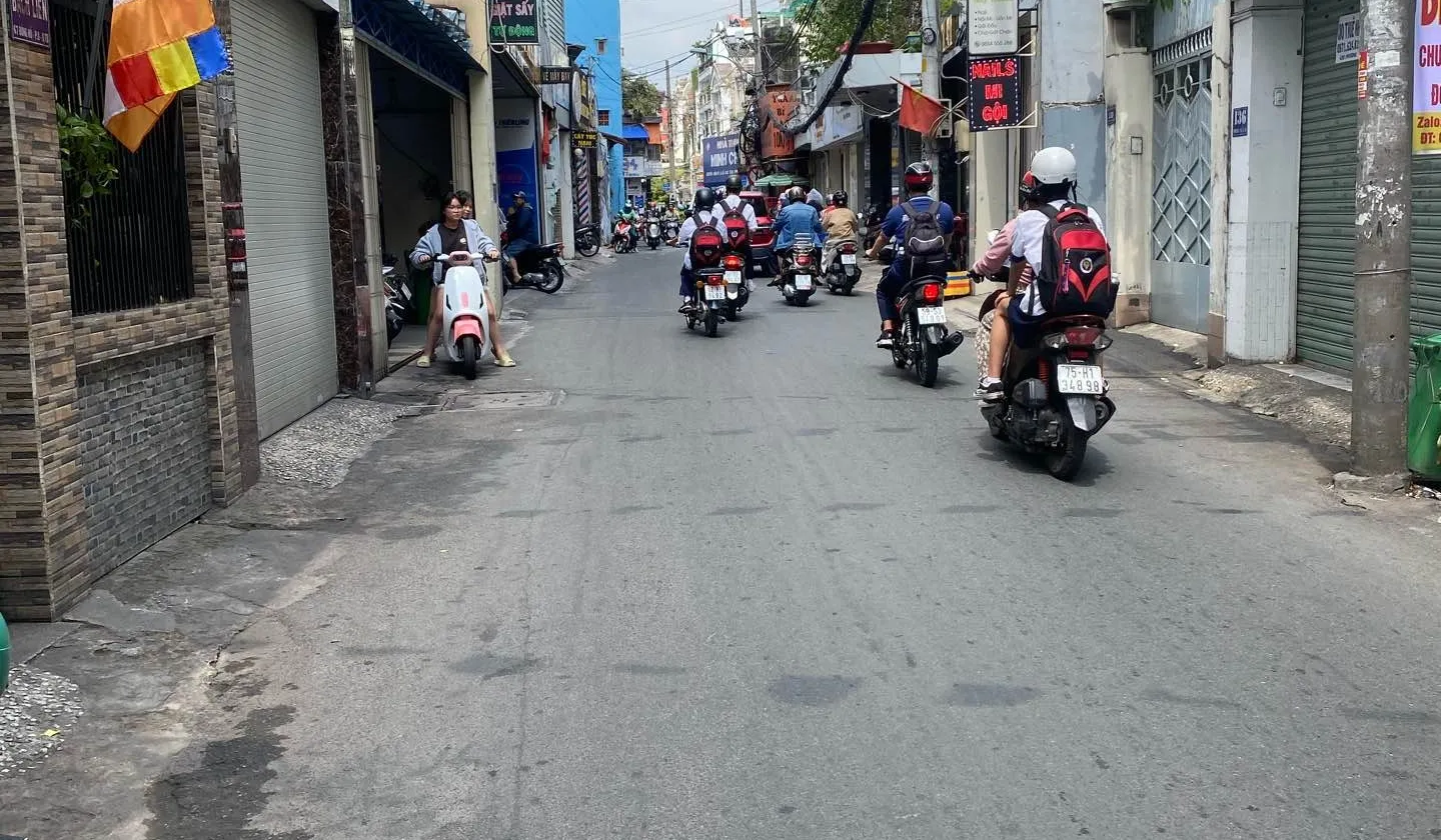 Bán nhà mặt phố tại khu vực sầm uất gần đường Lạc Long Quân, kinh doanh đa ngành... Bán nhà mặt phố tại Tân Hòa, Hồ Chí Minh 01