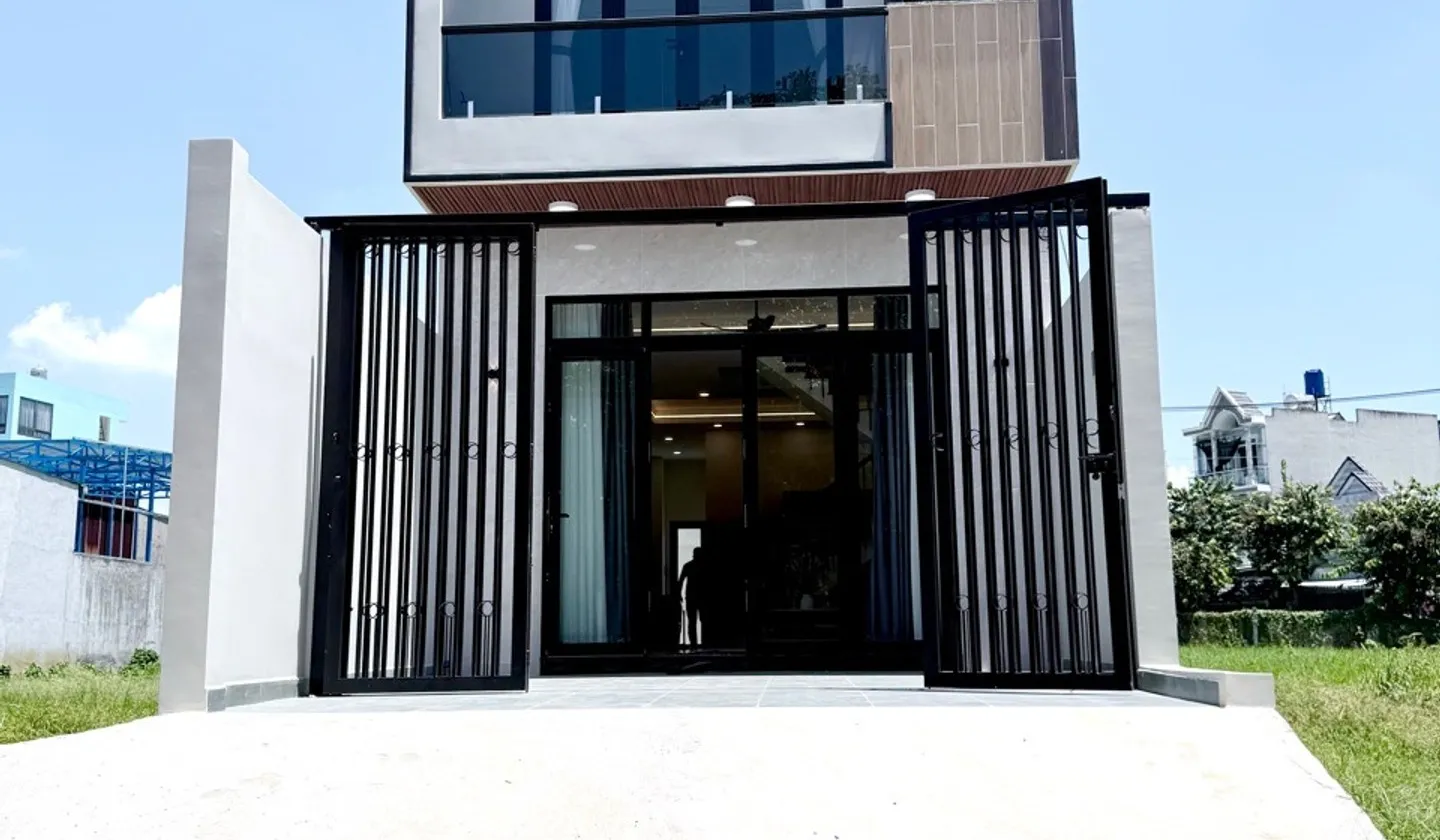 Bán nhà riêng 2 tầng, 100m2 tại phường Trương Thị Như, hẻm ôtô tránh, giá 5.6 tỷ... Bán nhà riêng tại Xuân Thới Sơn, Hồ Chí Minh 01