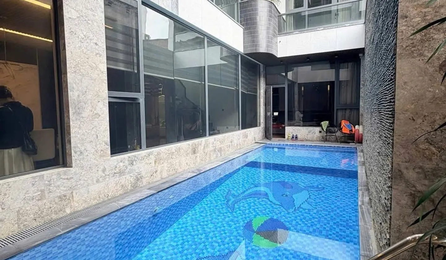 Biệt thự cao cấp với hồ bơi trong nhà và thang máy tại quận Hồng Bàng... Bán bất động sản khác tại Hồng Bàng, Hải Phòng 01