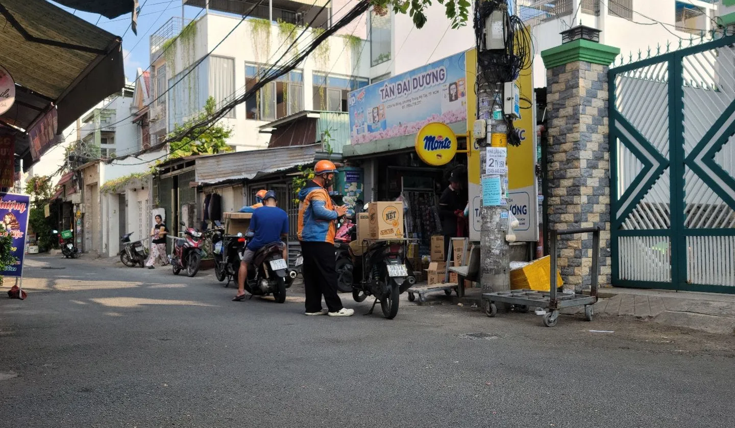Bán nhà riêng 3 tầng Trung Mỹ Tây, Q12(Đối diện Chợ Trung Chánh ) , lô góc mặt tiền 4.5m.... Bán nhà riêng tại Trung Mỹ Tây, Hồ Chí Minh 01