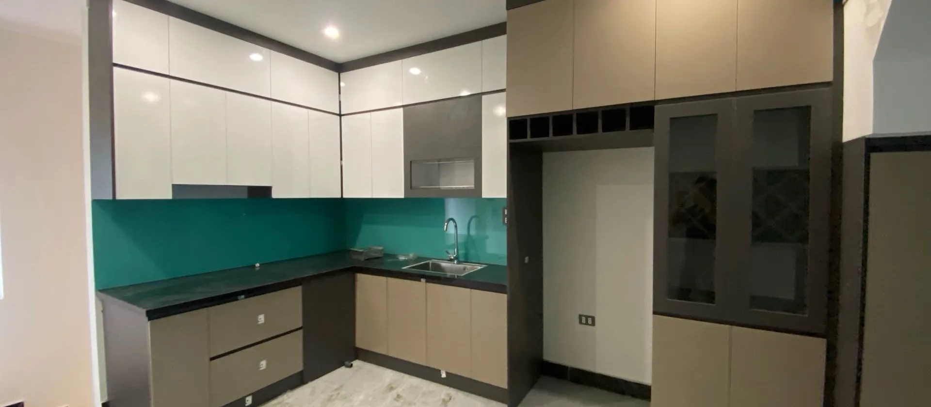 Nhà 5 tầng thiết kế tân cổ điển gần cầu Nhật Tân, ngõ ô tô rộng rãi, giá 5.5 tỷ... Bán nhà riêng tại Phúc Thịnh, Hà Nội 01