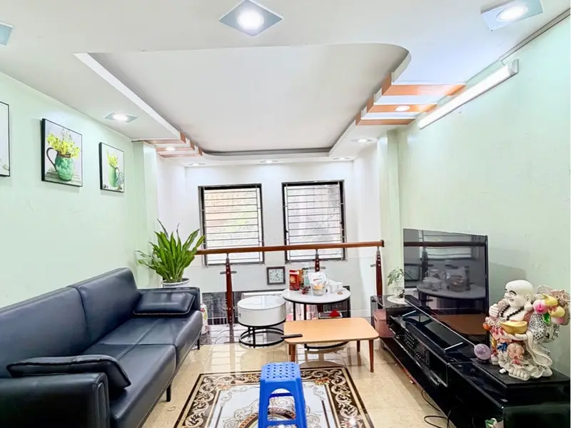 Bán nhà 6 tầng mặt ngõ thoáng tại Đại Từ, gần hồ Linh Đàm, thích hợp an cư và kinh doanh... Bán nhà riêng tại Định Công, Hà Nội 01