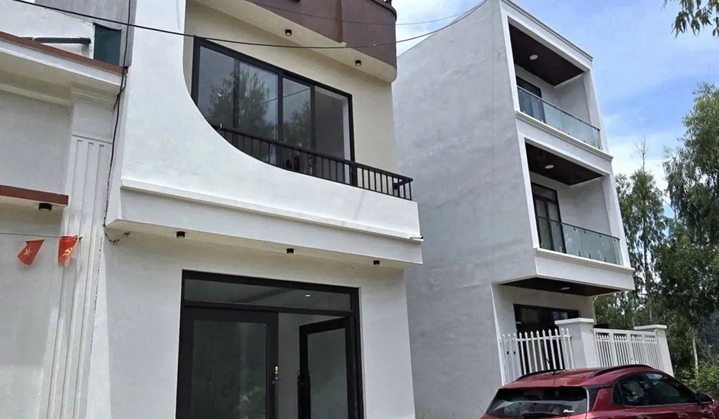 Bán nhà riêng 3 tầng hướng Tây tại khu dân cư đông đúc sau Công An Tỉnh Cột 8... Bán nhà riêng tại Hà Lầm, Quảng Ninh 01