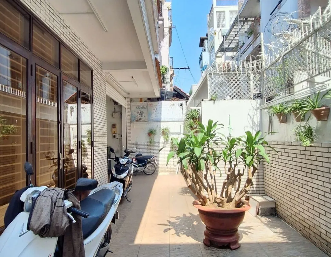 SIÊU PHẨM ĐẤT VÀNG – KHUÔN ĐẤT HIẾM 188m² – NGAY TRUNG TÂM HỒ VĂN HUÊ
​... Bán nhà riêng tại Đức Nhuận, Hồ Chí Minh 01