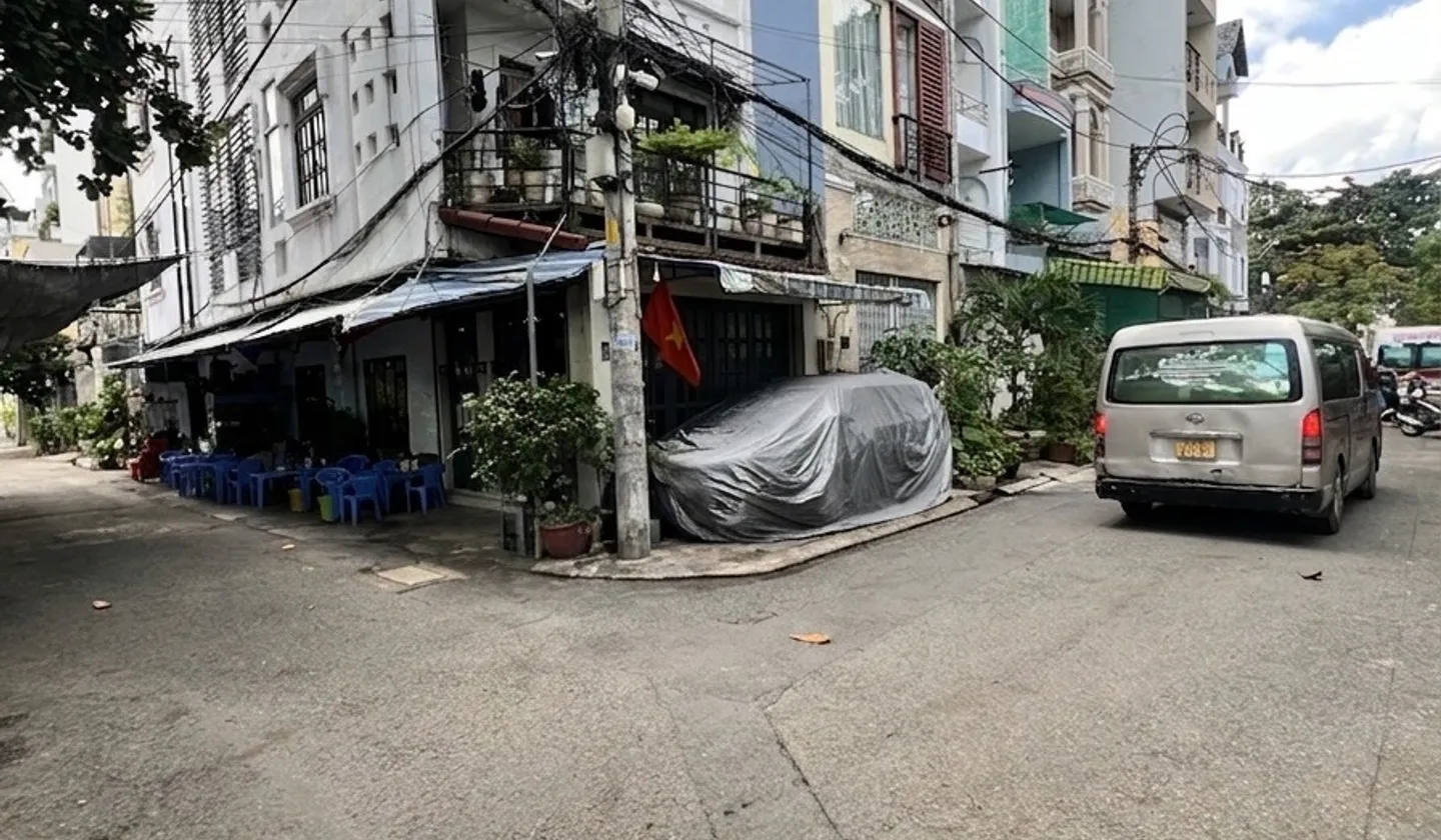 Góc 2 mặt tiền sát phố Cao Thắng, cực hiếm quận 10... Bán nhà riêng tại Hòa Hưng, Hồ Chí Minh 01