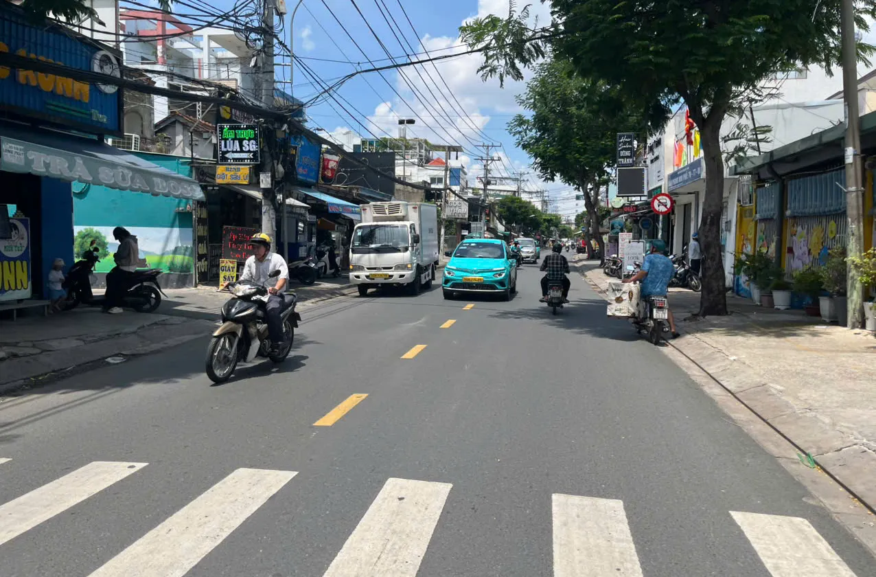 Cơ hội hiếm có sở hữu nhà biệt lập góc 3 mặt thoáng tại Tân Thới Nhất 1... Bán nhà riêng tại Đông Hưng Thuận, Hồ Chí Minh 01