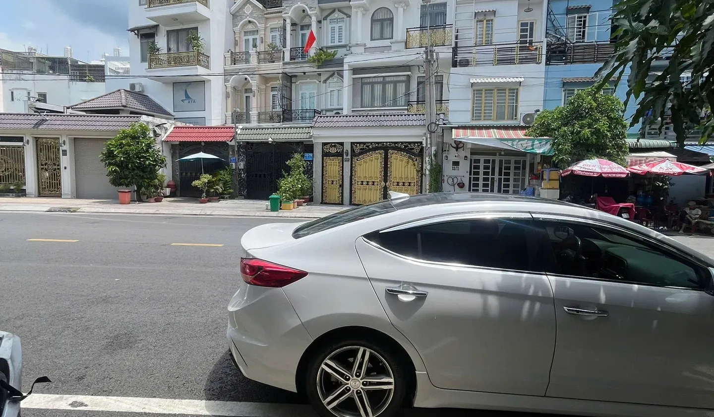 Nhà mặt phố giá sốc gần trường học, mặt tiền rộng 4.7m... Bán nhà mặt phố tại Nhà Bè, Hồ Chí Minh 01