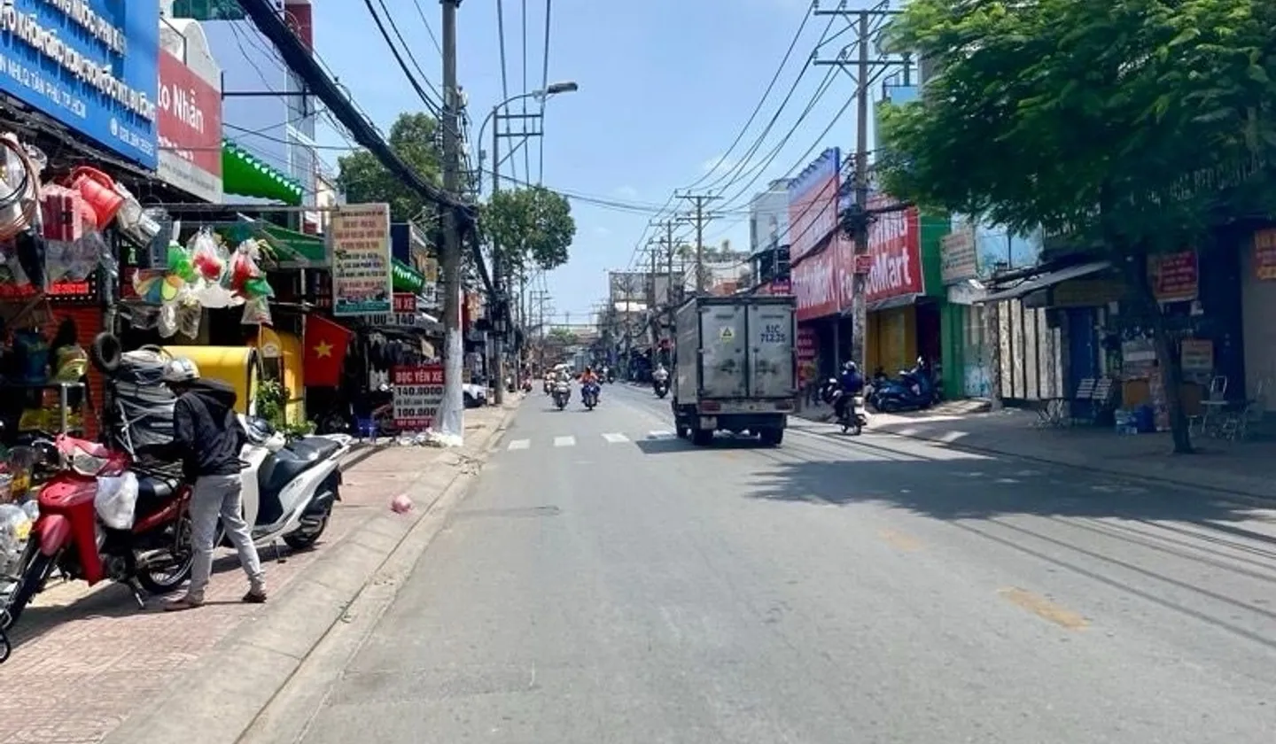Nhà mặt phố vị trí đắc địa tại trung tâm sầm uất, diện tích rộng 193.8m²... Bán nhà mặt phố tại Tân Sơn Nhì, Hồ Chí Minh 01