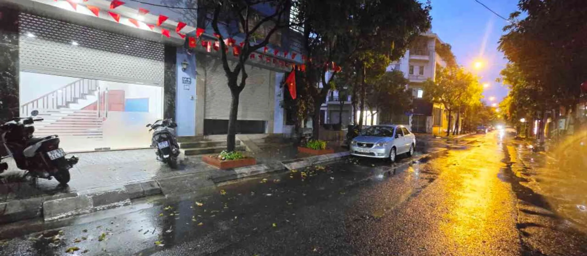 Bán nhà mặt phố Văn Phúc Văn La 6 tầng, Vỉa Hè Ôto kinh doanh tốt giá 12.6 tỷ... Bán nhà mặt phố tại Kiến Hưng, Hà Nội 01