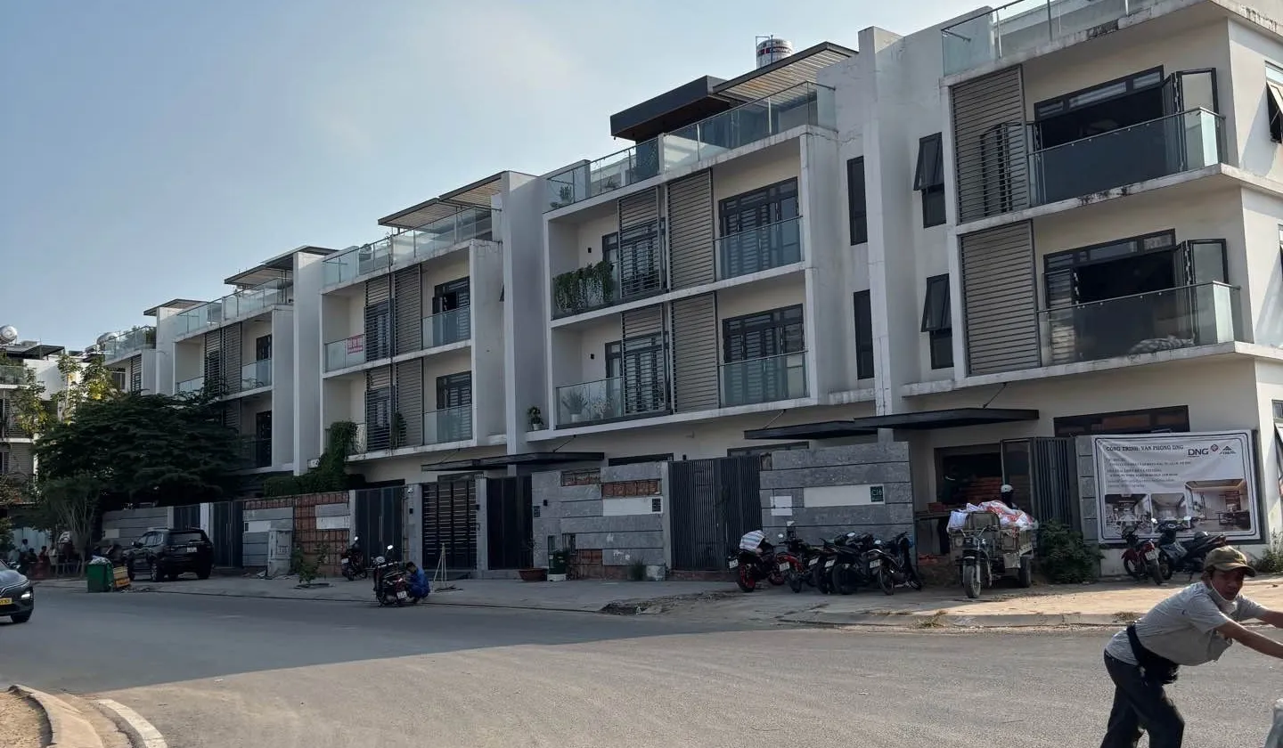 Nhà mặt phố 3 tầng rộng 150m2 giá 50 tỷ tại Quận 2 - LH: 0918604219 C.Loan... Bán nhà mặt phố tại An Phú, Hồ Chí Minh 01