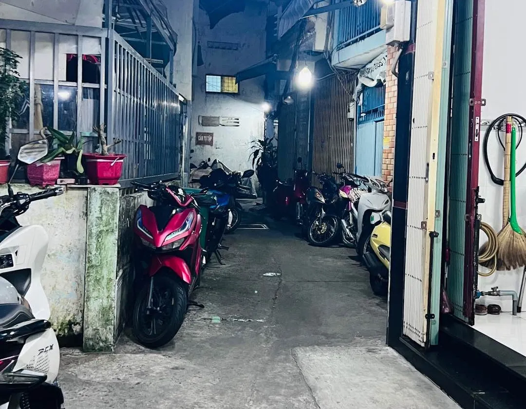 Gần Trường Nguyễn Trãi - 2 Tầng - 33m² - Nhỉnh 2 tỷ - Ngang gần 5m - Sổ vuông đẹp... Bán nhà riêng tại Xóm Chiếu, Hồ Chí Minh 01