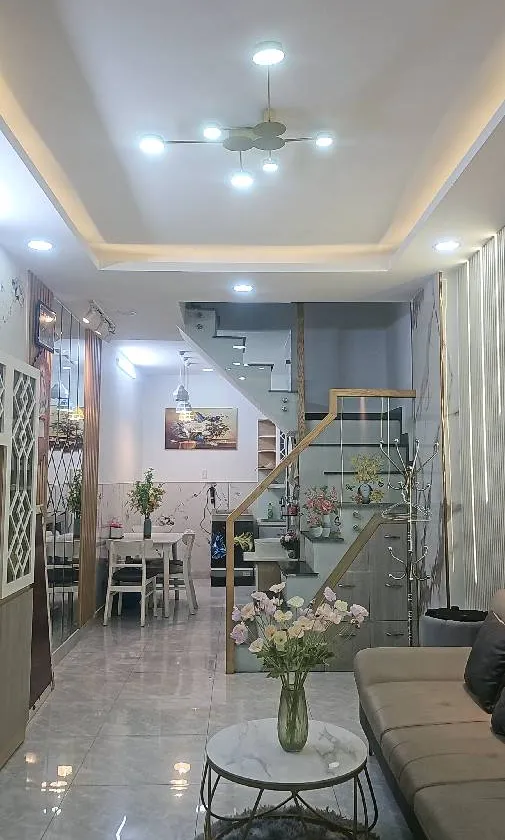 Nhà 2 tầng 30m2 hẻm xe hơi, đang cho thuê Tân Bình giá 3.85 tỷ... Bán owner_side tại Tân Bình, Hồ Chí Minh 01