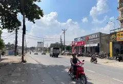 Mô Tả:

Diện Tích trên sổ 86.9m full thổ cư
Mặt Tiền 5.5m và Mặt Hậu 6.4m
Đất lô góc, đường... Bán đất tại Sóc Sơn, Hà Nội 01