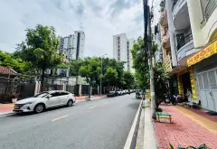 Cơ hội hiếm có sở hữu nhà phố 4 tầng mặt tiền rộng trong khu vực đắc địa... Bán nhà mặt phố tại Chánh Hưng, Hồ Chí Minh 01