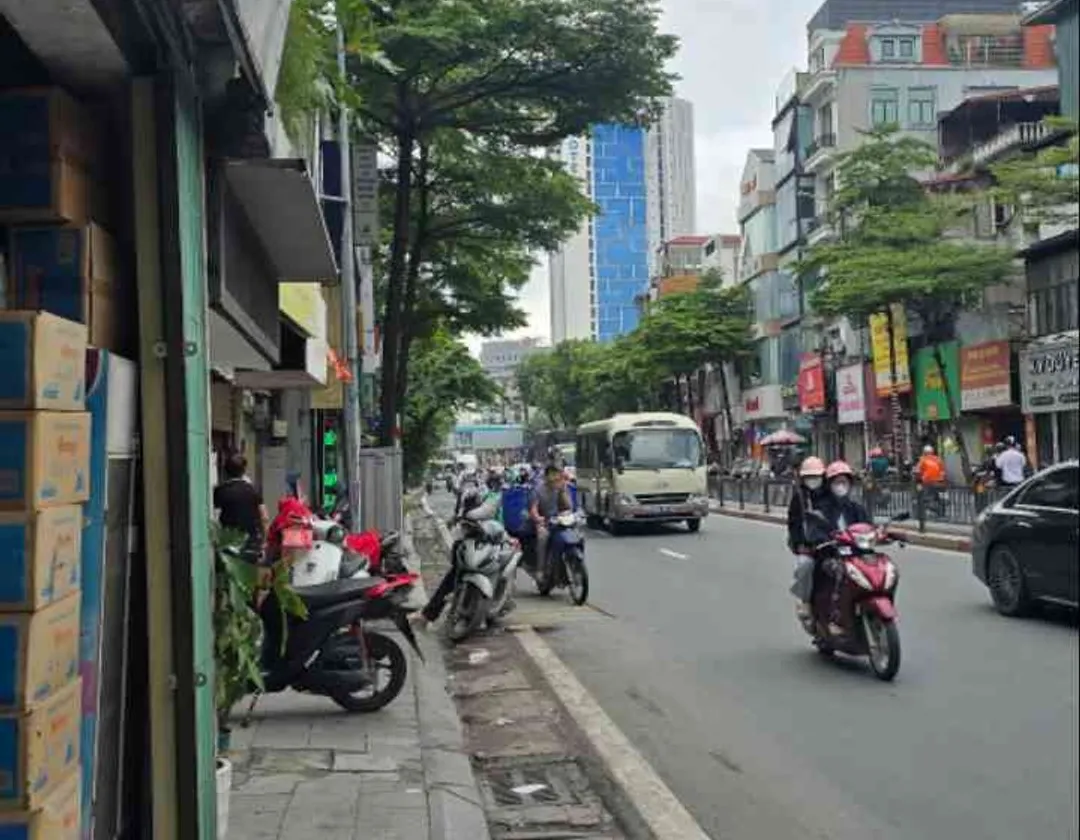 Bán nhà 3 tầng lô góc 2 mặt tiền tại Tây Sơn trung tâm... Bán nhà riêng tại Kim Liên, Hà Nội 01