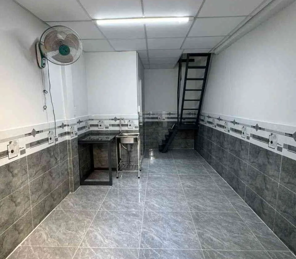 CHỈ HƠN 3 TỶ CÓ NHÀ 2 TẦNG Ở QUẬN 1, HẺM 3M CÁCH 1 CĂN RA MẶT TIỀN- CHỦ Ở NƯỚC NGOÀI CẦN BÁN GẤP.... Bán nhà riêng tại Cầu Ông Lãnh, Hồ Chí Minh 01