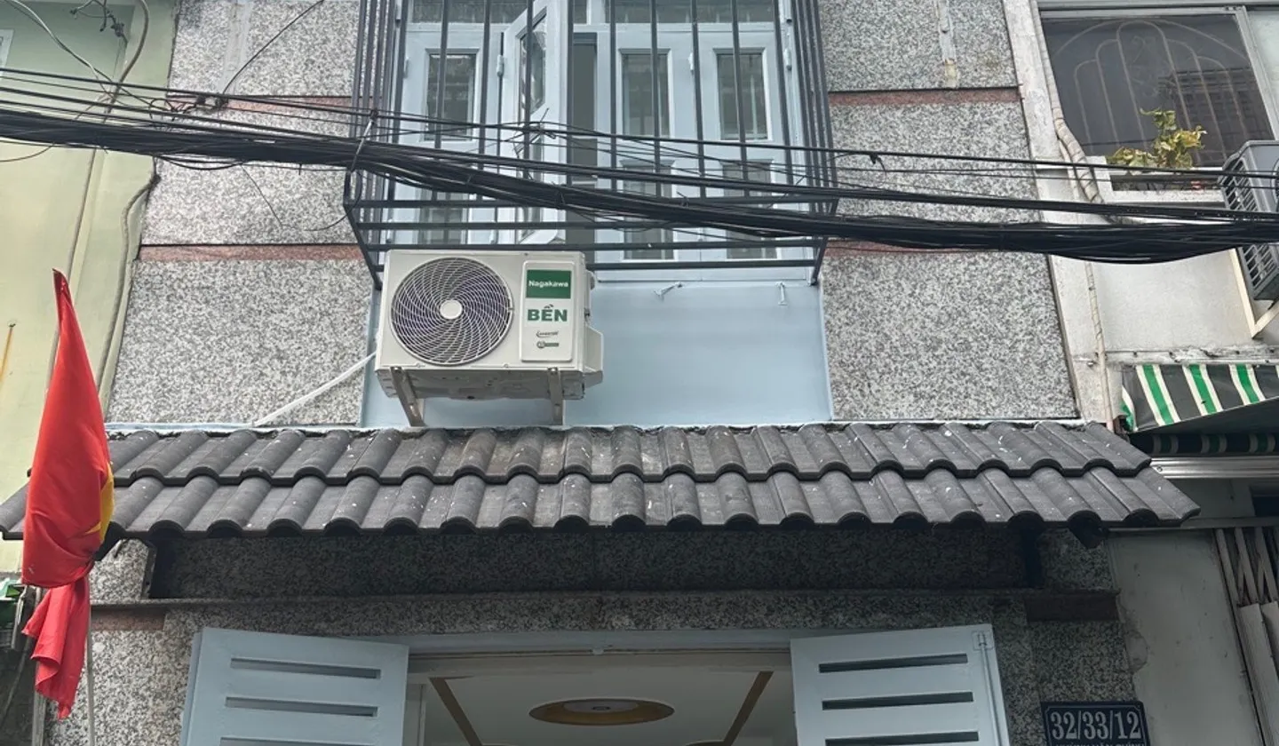 HẺM THÔNG KINH DOANH SÁT ĐẠI HỌC VĂN HIẾN CÓ 4PN CHO THUÊ DT THỰC TẾ 3.2X10... Bán nhà riêng tại Tân Phú, Hồ Chí Minh 01