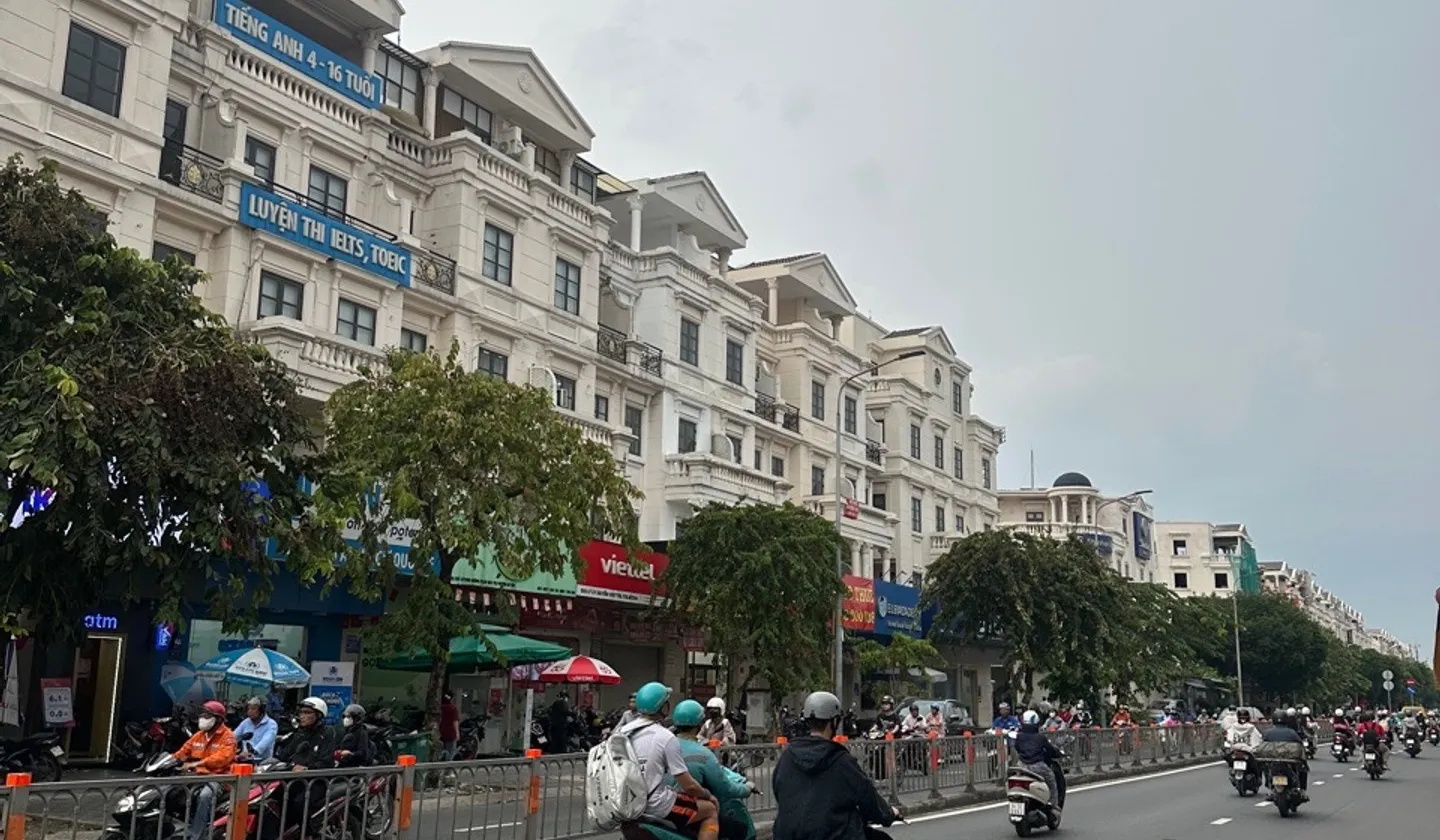 Nhà 3 tầng lô góc 3 mặt thoáng. Đường Phan Văn Trị, phường Gò Vấp,TPHCM. DT: 5,4 x 10m. Giá: 9,3 tỷ... Bán nhà riêng tại Gò Vấp, Hồ Chí Minh 01