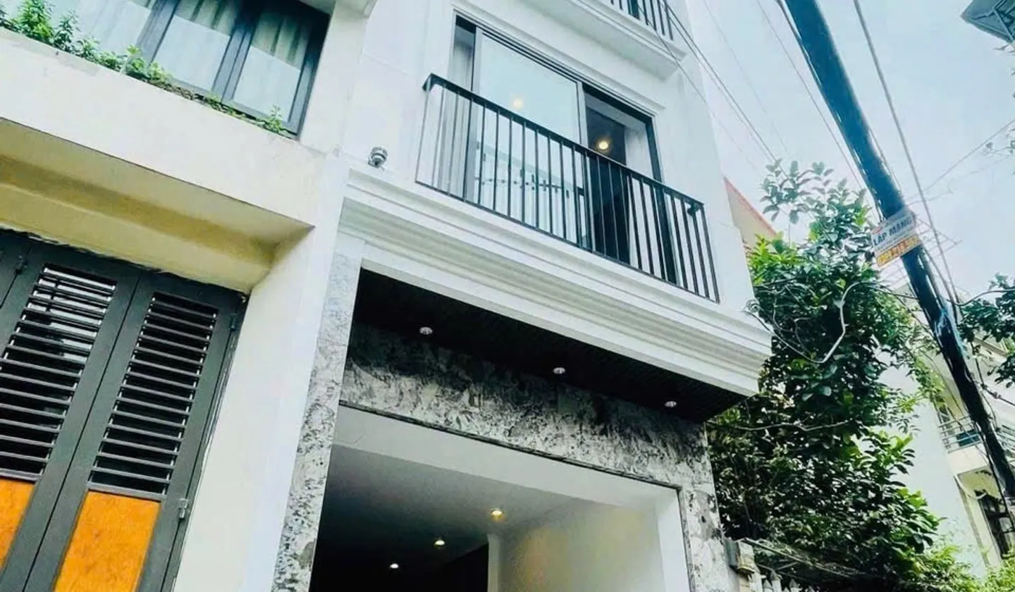 Bán nhà Ngọc Thụy ngõ thông 2 đầu giá 11 tỷ
5 ngủ gần trường pháp... Bán nhà riêng tại Bồ Đề, Hà Nội 01