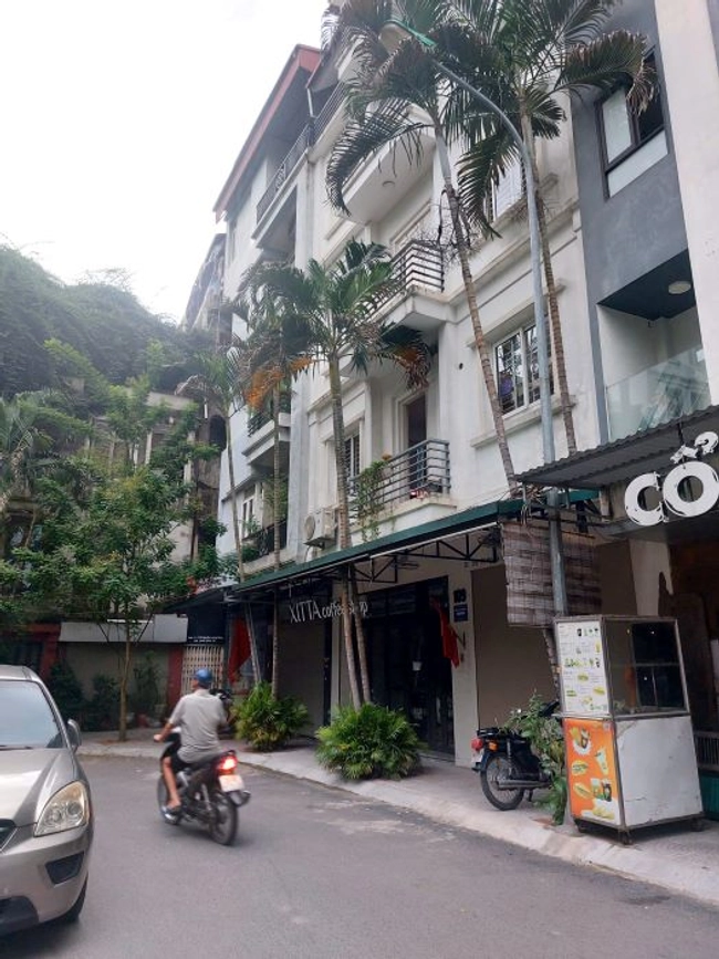 BÁN ĐẤT TẶNG NHÀ HOÀNG CẦU 40M2 MẶT TIỀN HƠN 5M, NGÕ Ô TÔ THÔNG TỨ TUNG tại Hà Nội 03