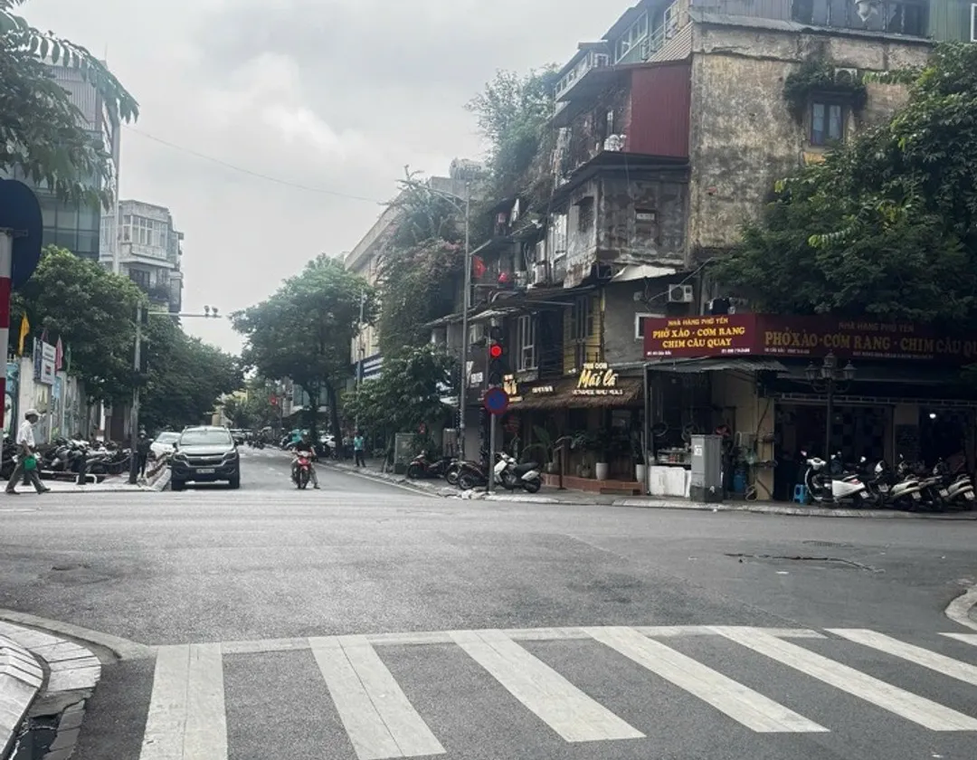 TOÀ APARTMENT GIỮA TT BA ĐÌNH - PHỐ NGUYỄN TRƯỜNG TỘ - KINH DOANH ĐỈNH CAO - VÀI BƯỚC DẠO BỘ HỒ TÂY... Bán nhà mặt phố tại Ba Đình, Hà Nội 01