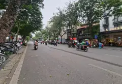Nhà mặt phố Bà Triệu vị trí trung tâm, mặt tiền rộng 3.5m, 3 tầng... Bán nhà mặt phố tại Cửa Nam, Hà Nội 01