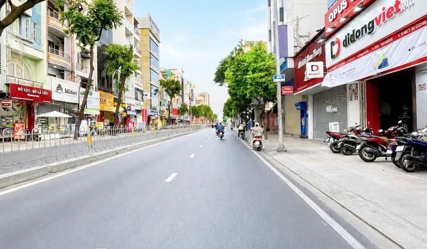 Ngay cầu Kênh Tẻ - Hẻm ô tô - 4 tầng - 70m2 - Nhỉnh 13 tỷ - Sổ vuông đẹp... Bán nhà riêng tại Vĩnh Hội, Hồ Chí Minh 01